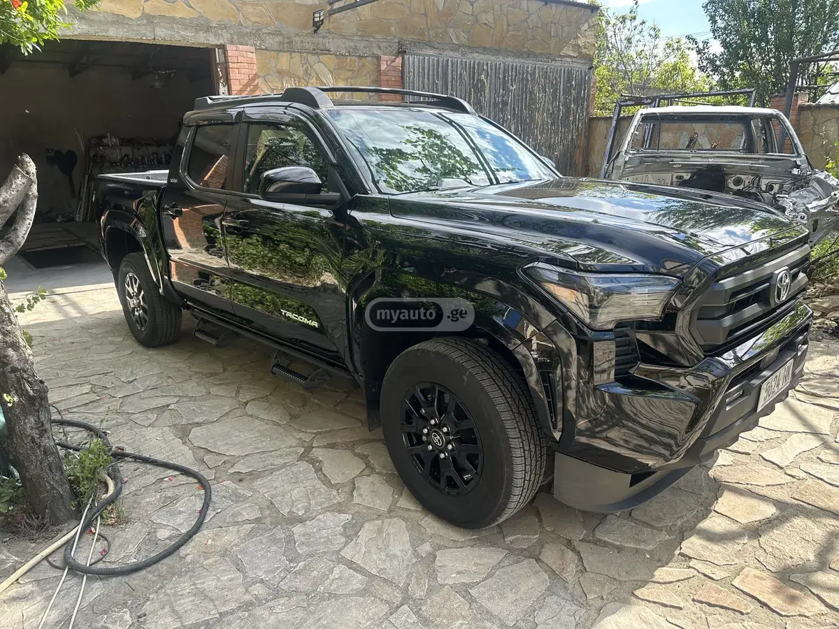 Toyota Tacoma 2024 — photo 2