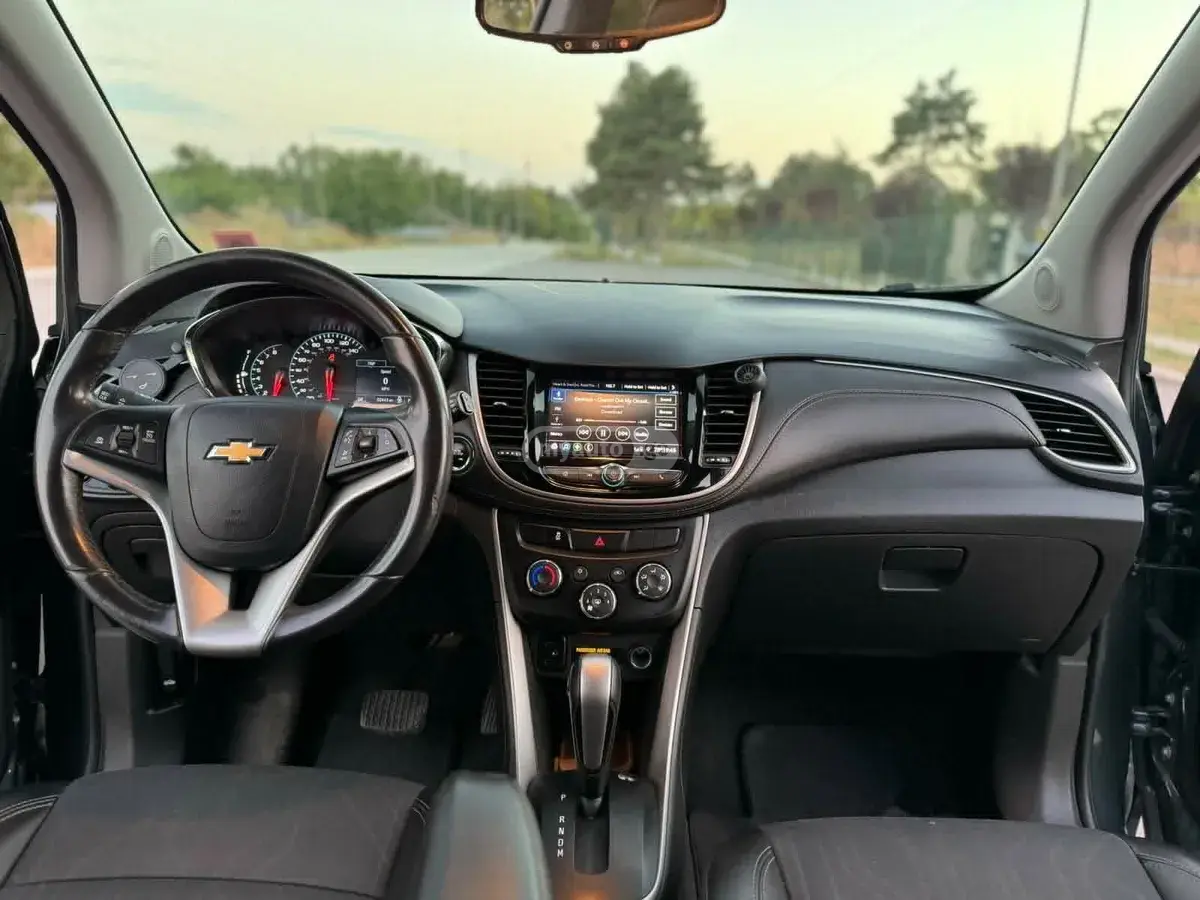 Chevrolet Trax 2021 — photo 2