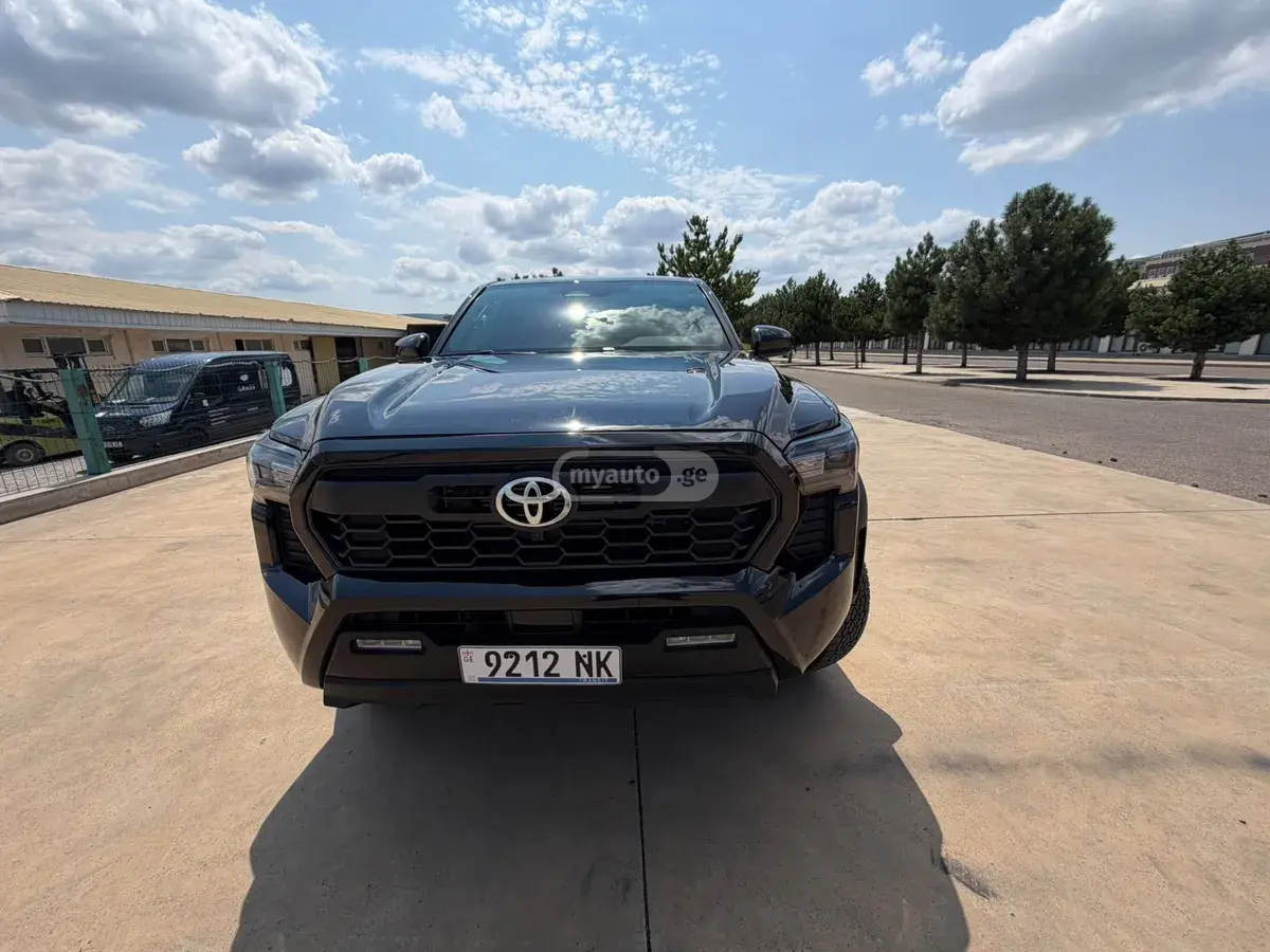 Toyota Tacoma 2025 — photo 2