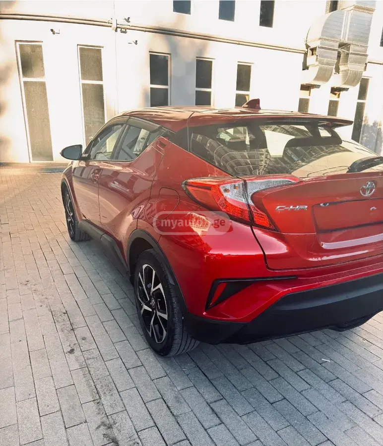 Toyota C-HR 2021 — photo 2