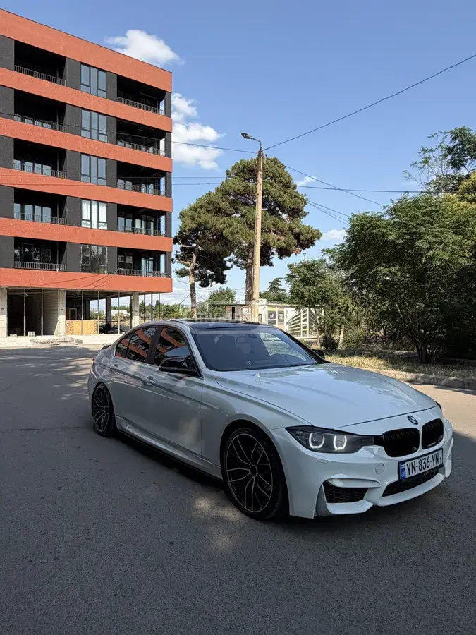 BMW 320 2015 — photo 2