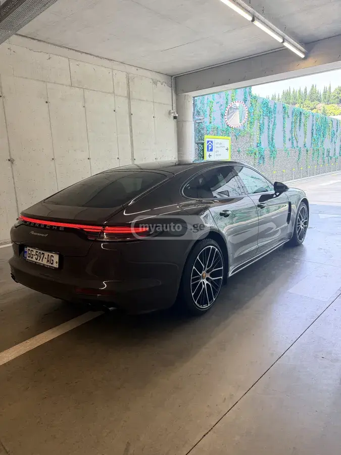 Porsche Panamera 2023 — photo 2