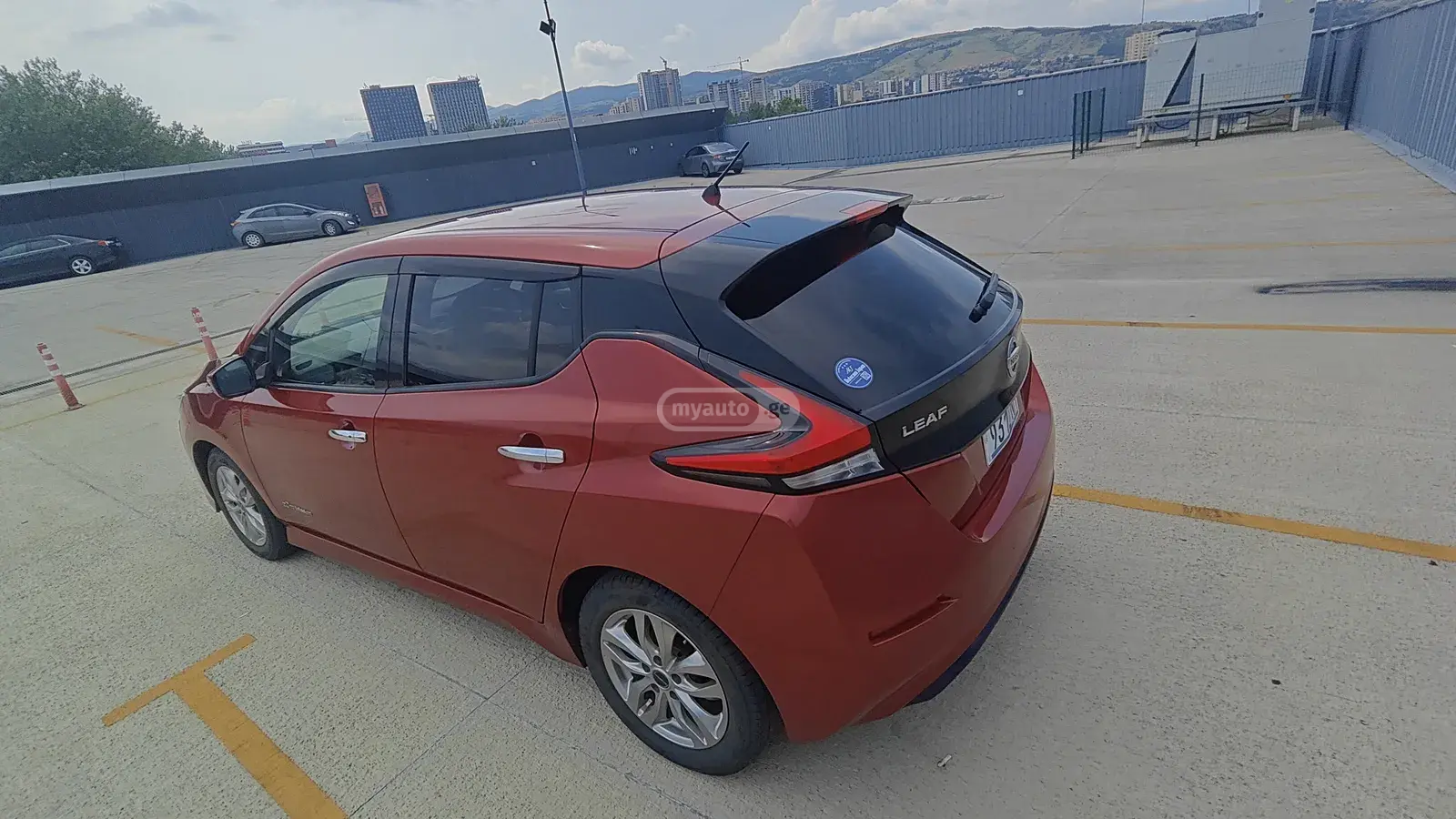 Nissan Leaf 2019 — photo 2
