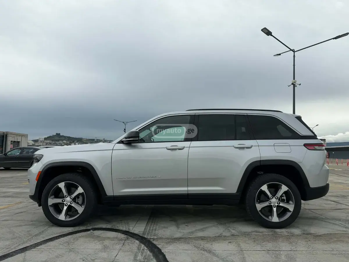 Jeep Grand Cherokee 2024 — photo 2