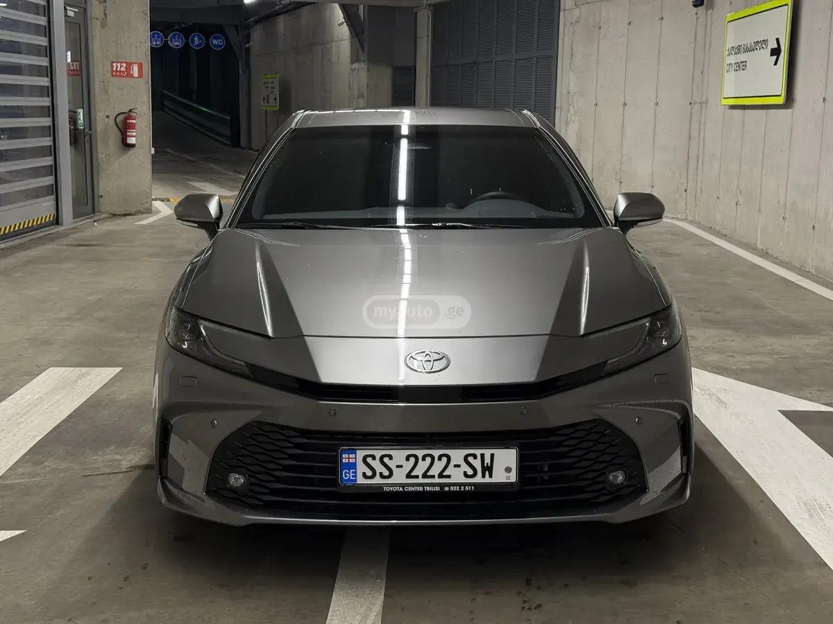 Toyota Camry 2024 — photo 2