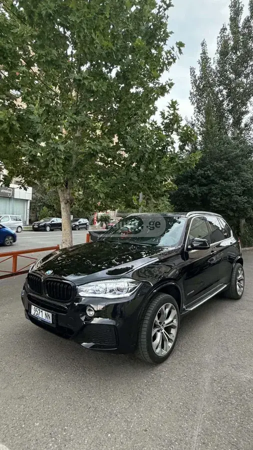 BMW X5 2017 — photo 2
