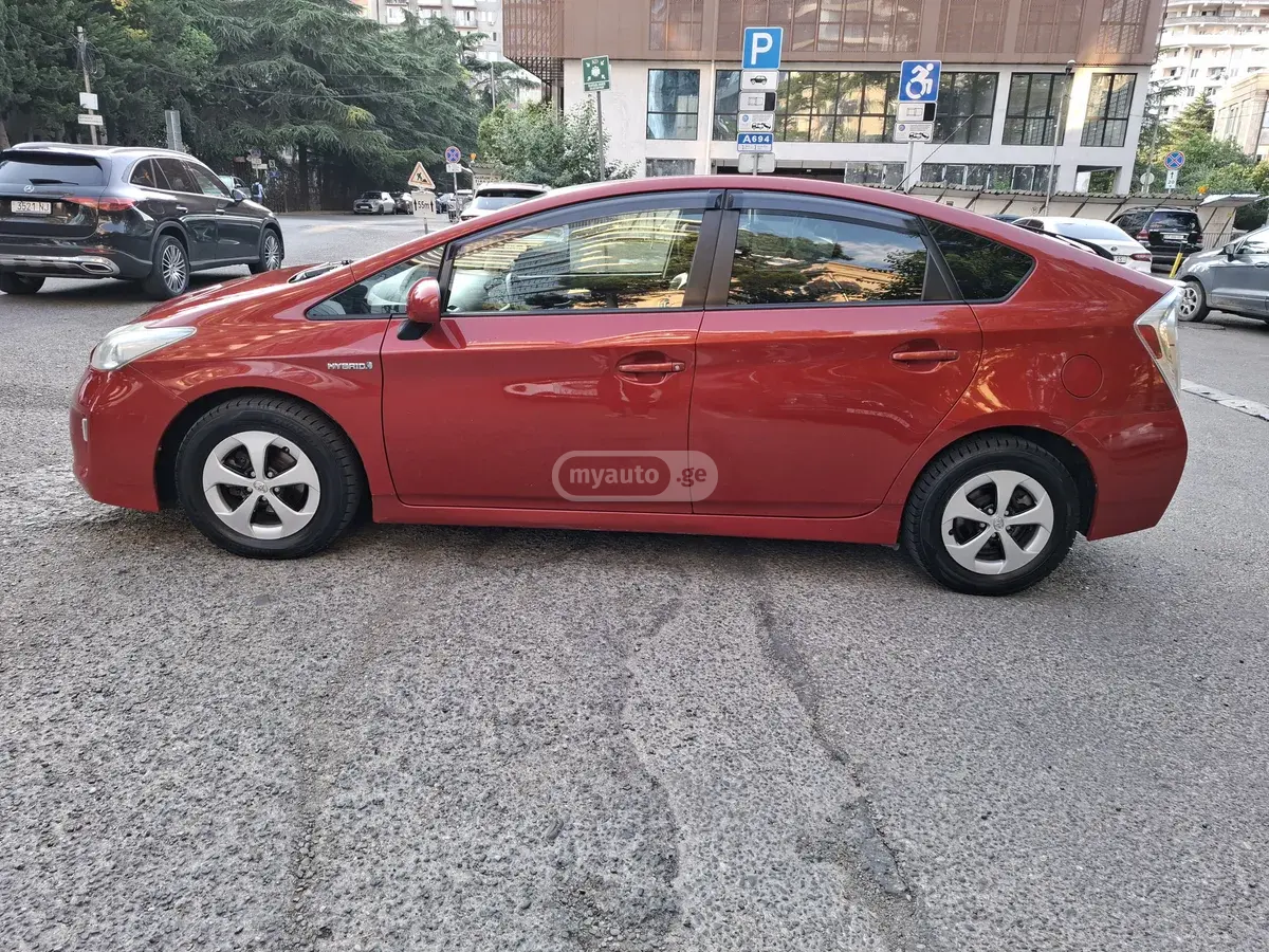 Toyota Prius 2013 — photo 2