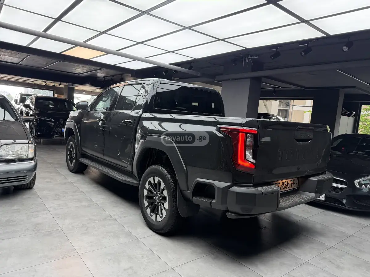 Toyota Hilux 2026 — photo 2
