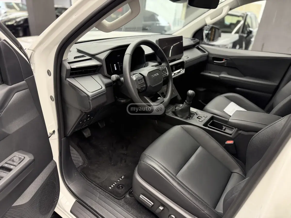 Toyota Hilux 2026 — photo 2