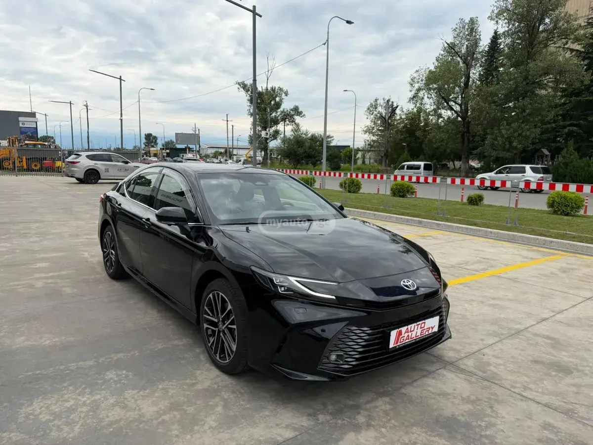 Toyota Camry 2026 — photo 2