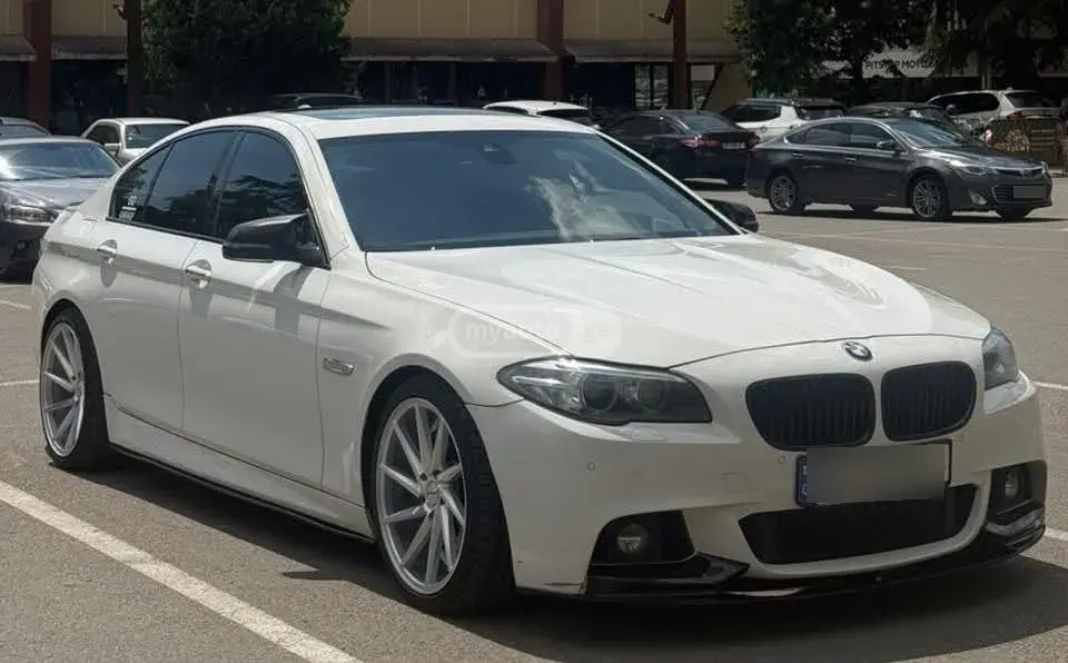 BMW 530 2015 — photo 2