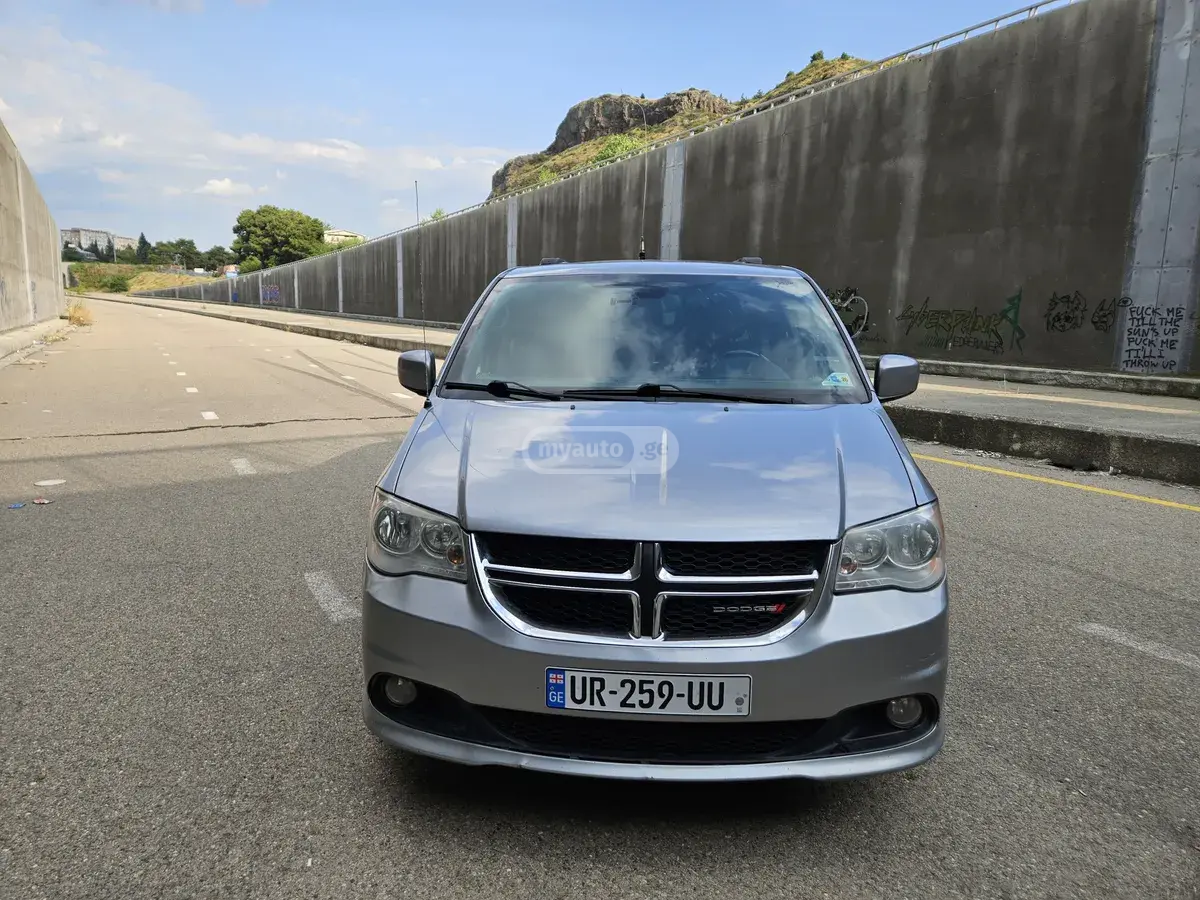 Dodge Caravan 2019 — photo 2