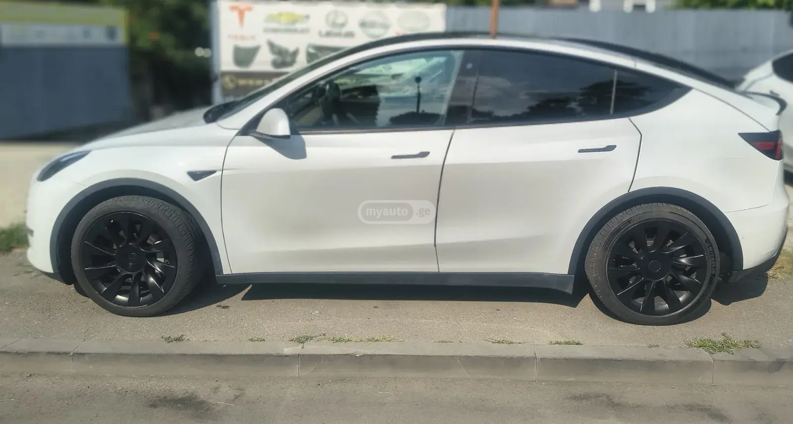 Tesla Model Y 2021 — photo 2