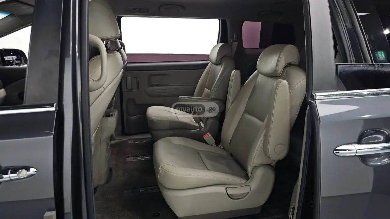 Kia Carnival 2018 — photo 2