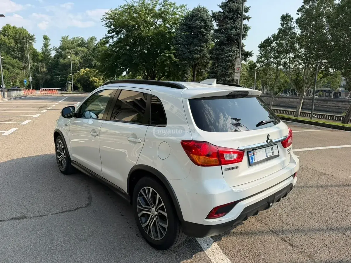 Mitsubishi Outlander Sport 2019 — photo 2