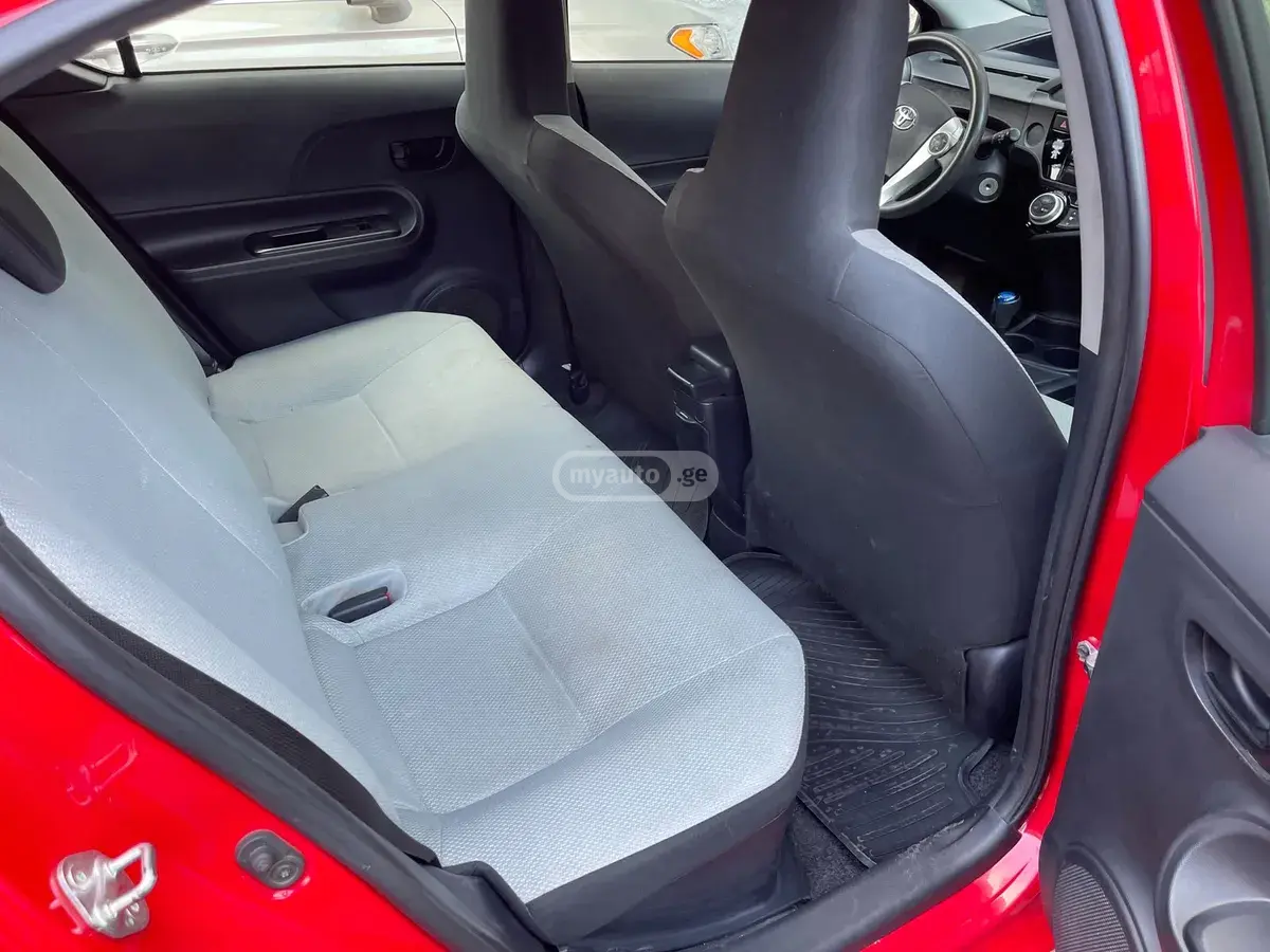 Toyota Prius 2015 — photo 2