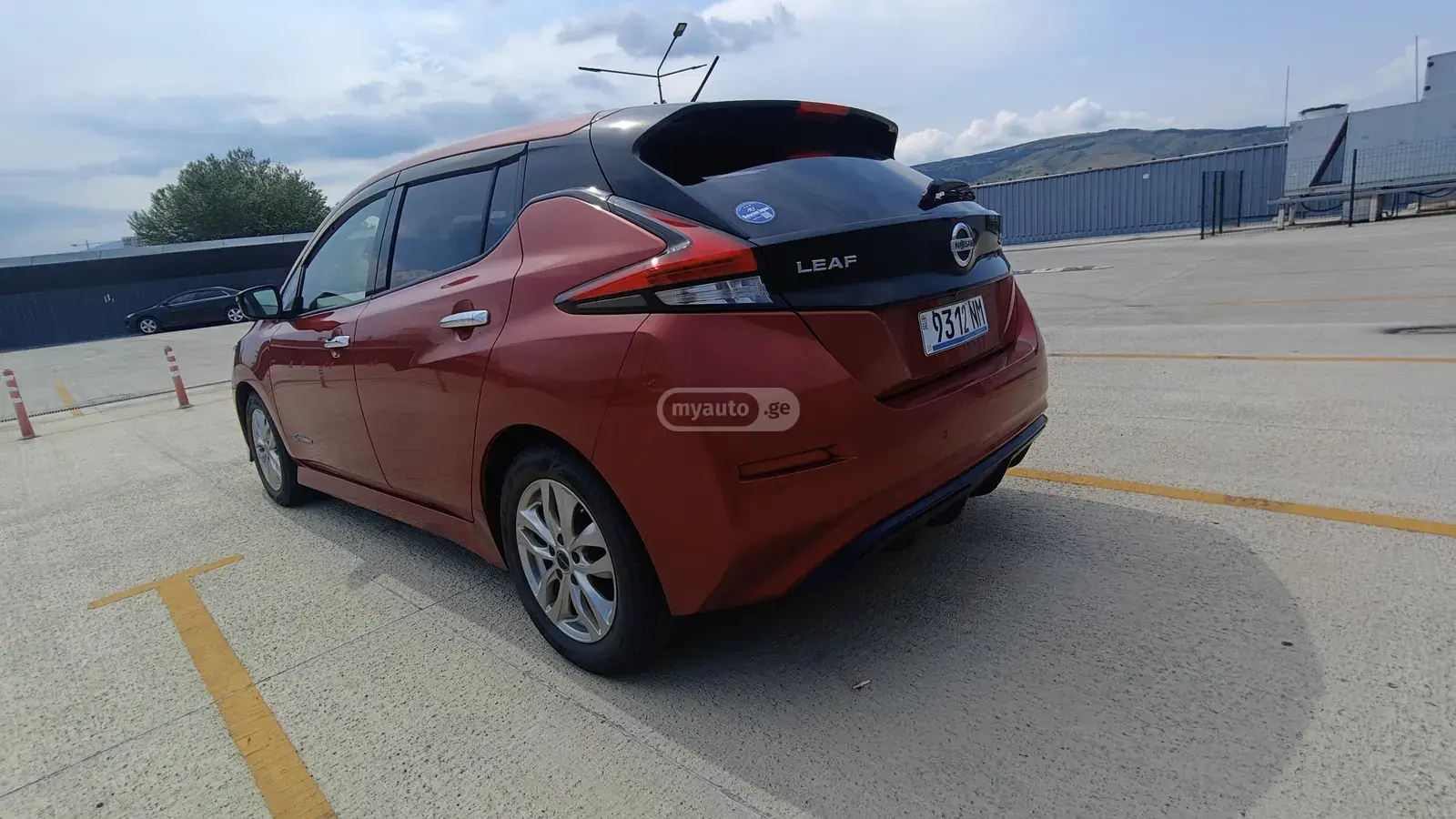 Nissan Leaf 2019 — photo 2