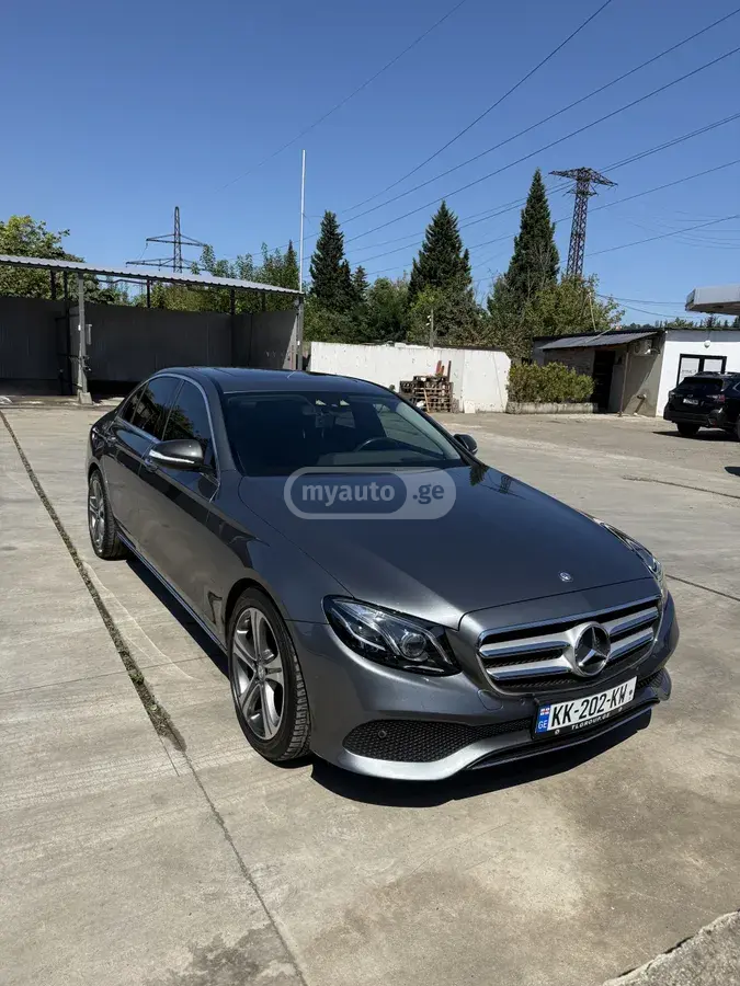 Mercedes-Benz E 220 2017 — photo 2