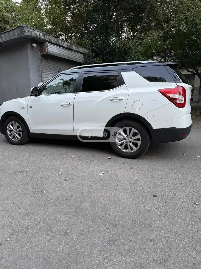 Ssangyong Tivoli 2019 — photo 2