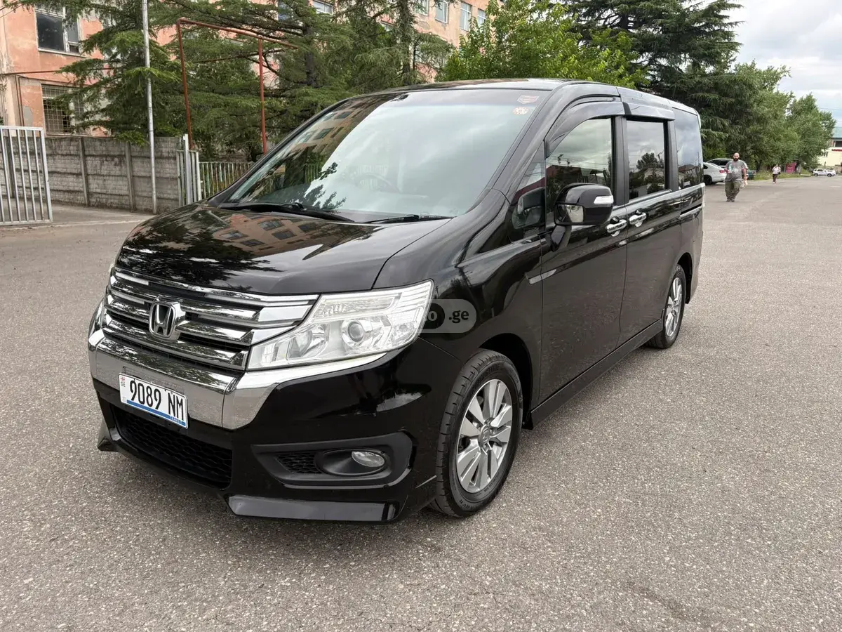 Honda Step Wagon 2014 — photo 2