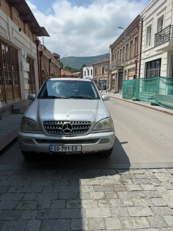 Mercedes-Benz ML 270 2001 — photo 2