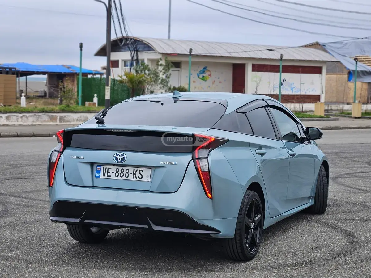 Toyota Prius 2016 — photo 2
