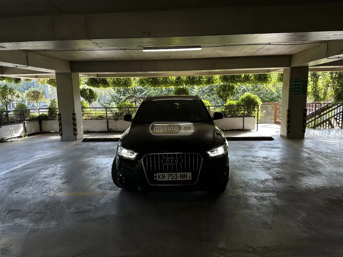 Audi Q3 2013 — photo 2