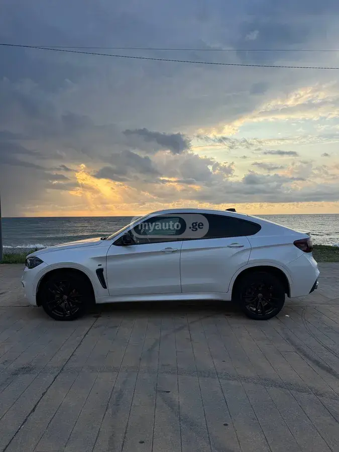 BMW X6 M 2018 — photo 2