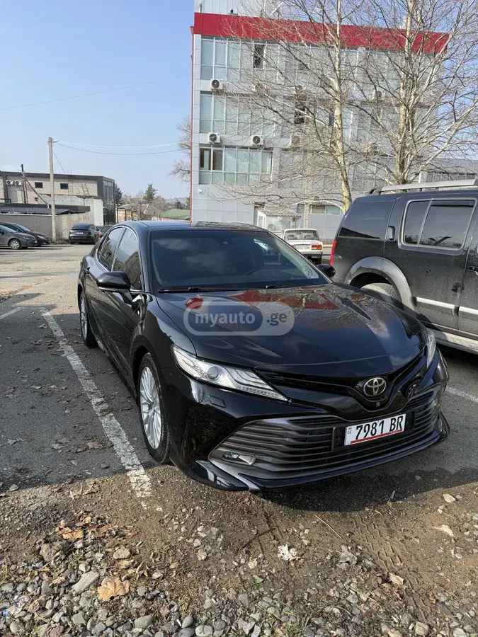 Toyota Camry 2018 — photo 2