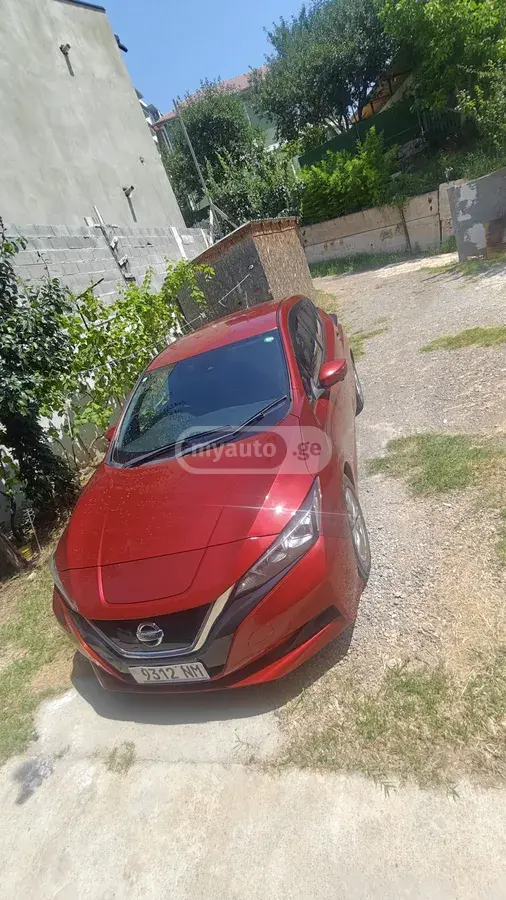 Nissan Leaf 2019 — photo 2