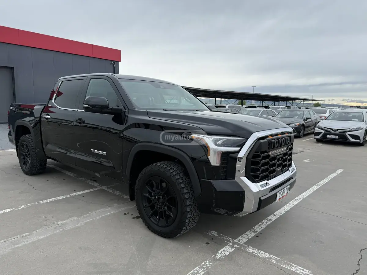 Toyota Tundra 2023 — photo 2