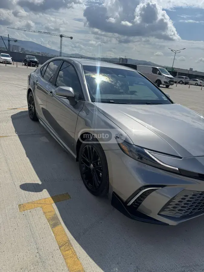 Toyota Camry 2025 — photo 2