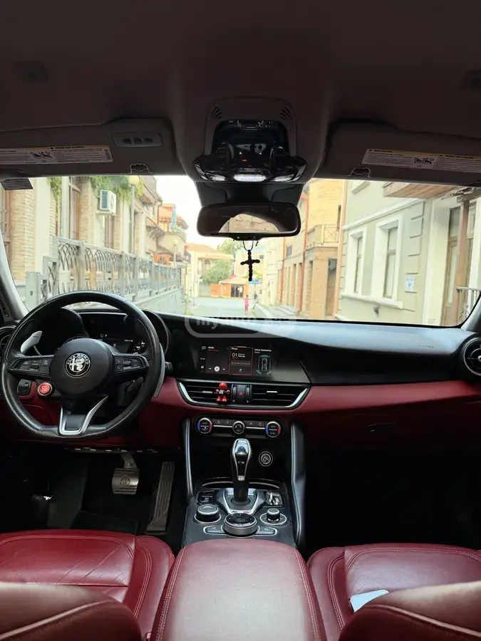 Alfa Romeo Giulia 2022 — photo 2
