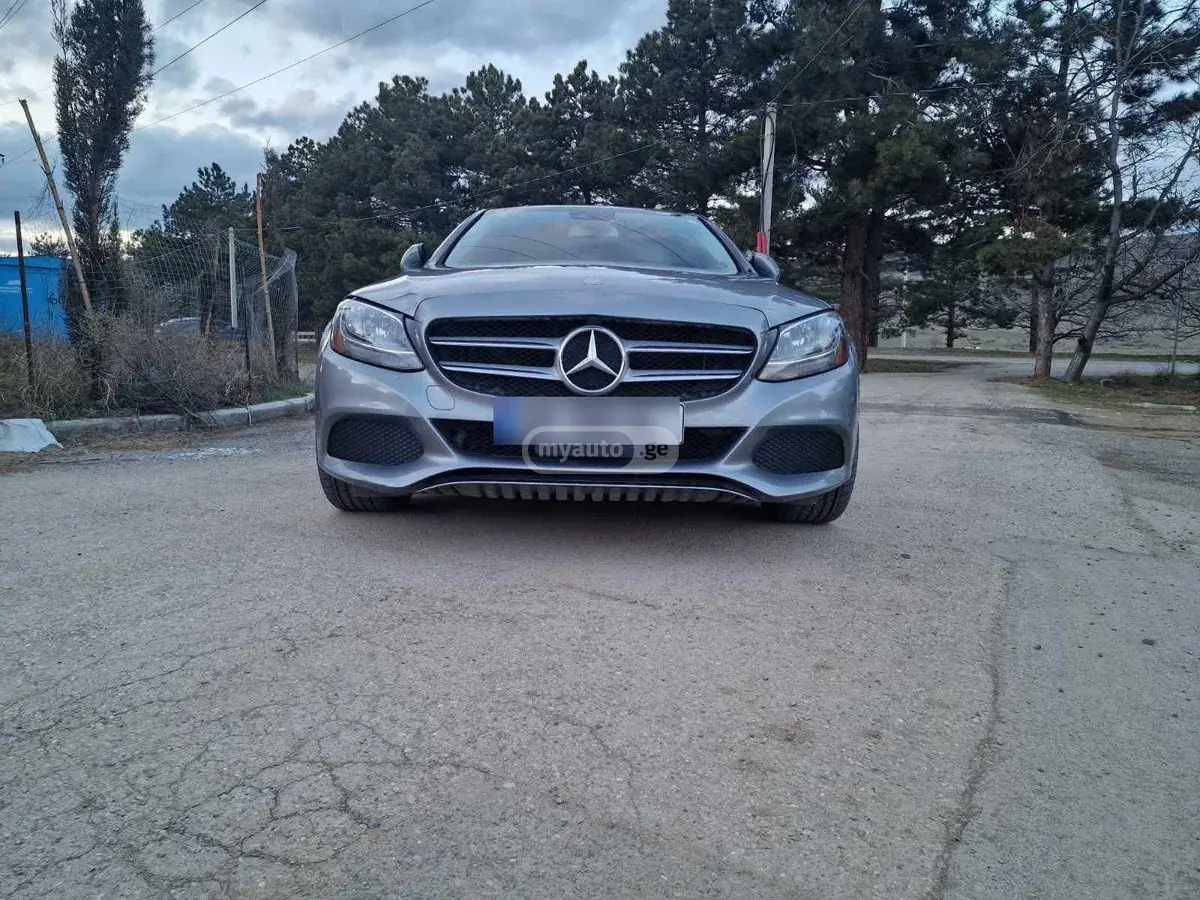 Mercedes-Benz C 300 2016 — photo 2