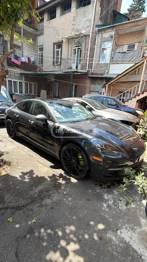 Porsche Panamera 2018 — photo 2