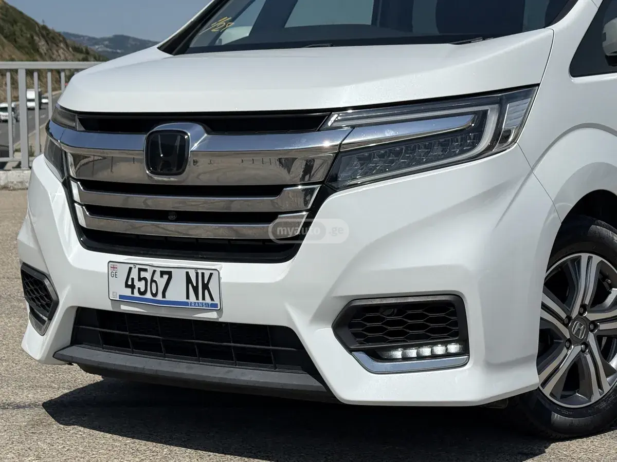 Honda Step Wagon 2019 — photo 2