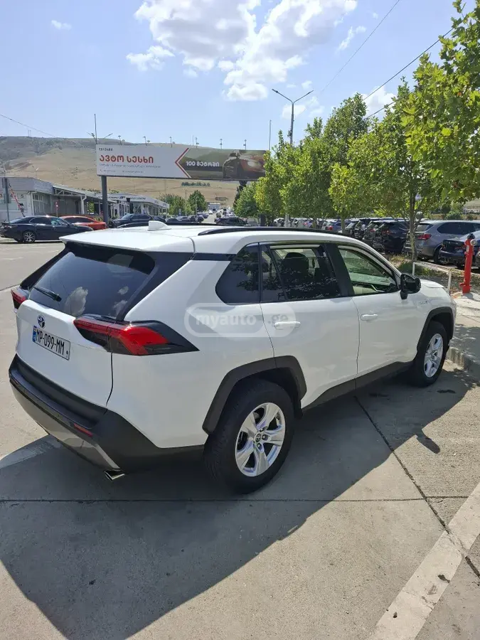 Toyota RAV4 2019 — photo 2