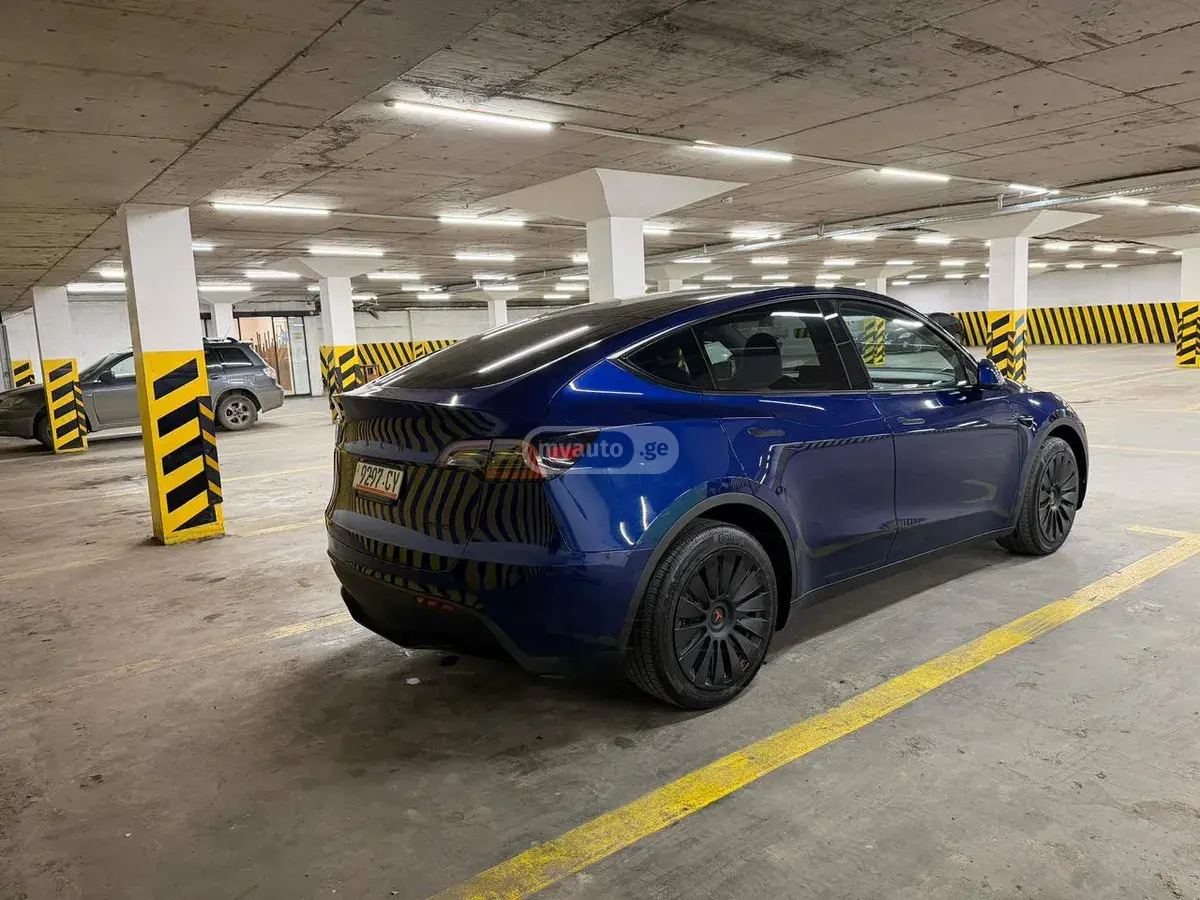 Tesla Model Y 2023 — photo 2