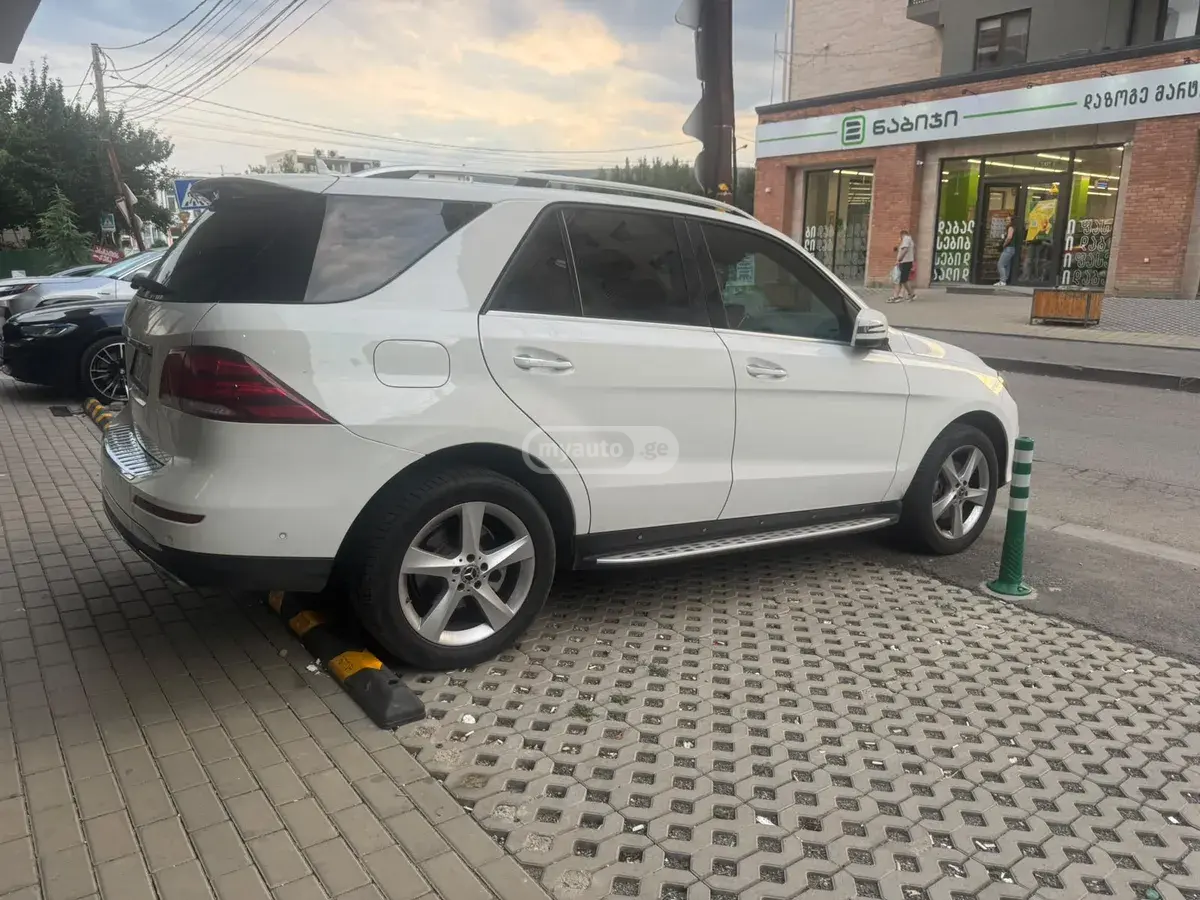 Mercedes-Benz GLE 350 2018 — photo 2