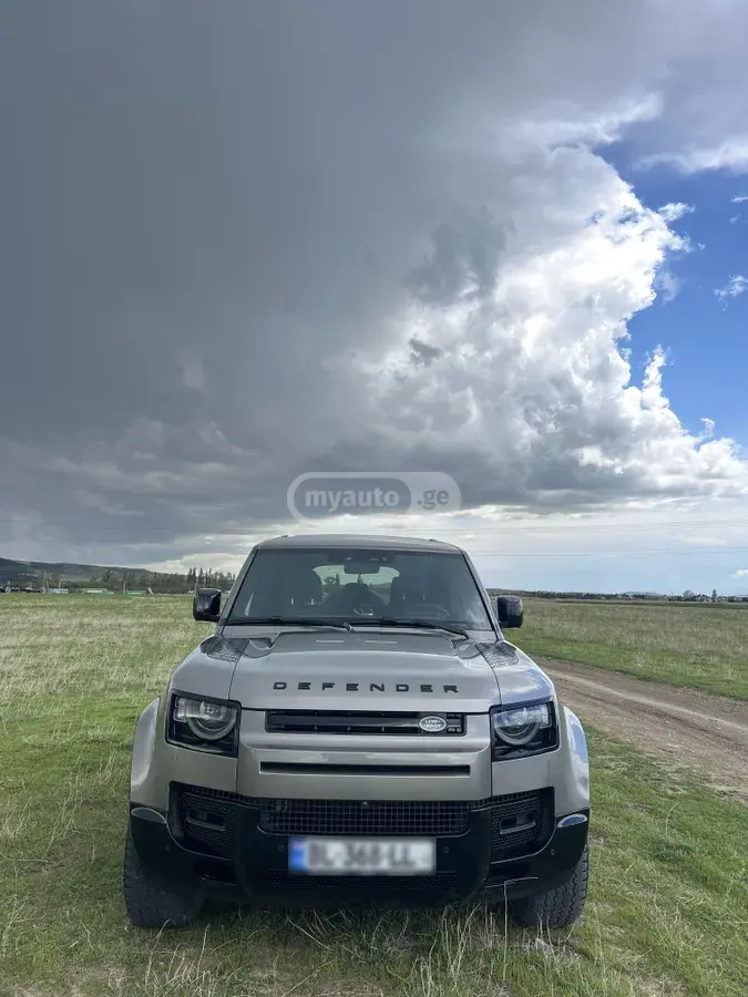 Land Rover Defender 110 2024 — photo 2