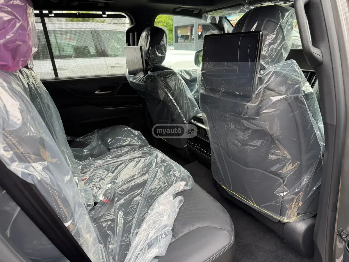 Lexus LX 500 2026 — photo 2