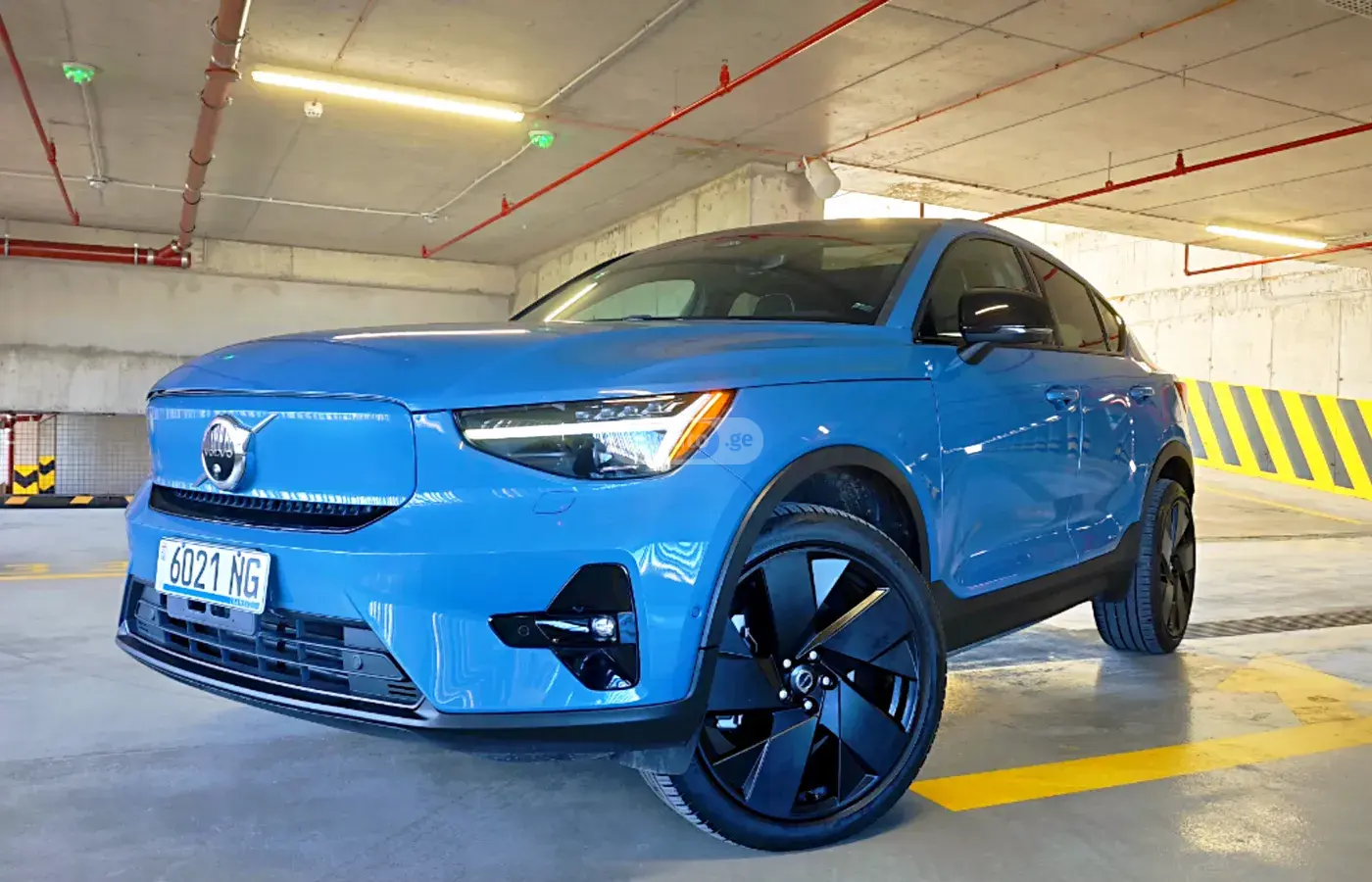 Volvo C40 2023 — photo 2
