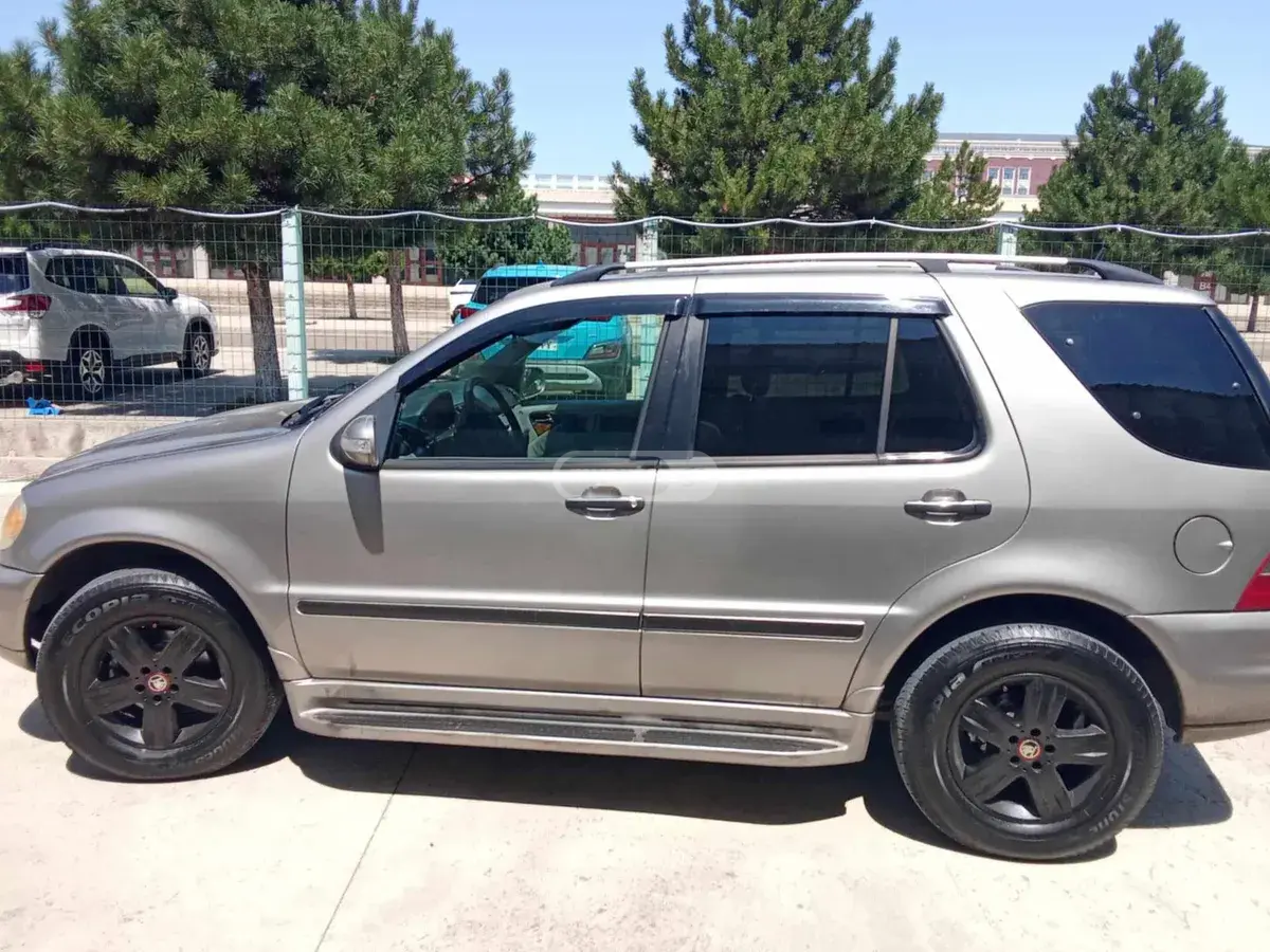 Mercedes-Benz ML 350 2004 — photo 2