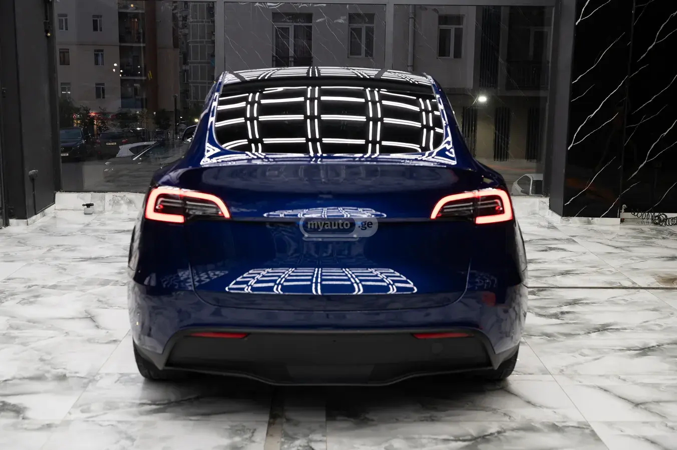 Tesla Model Y 2023 — photo 2