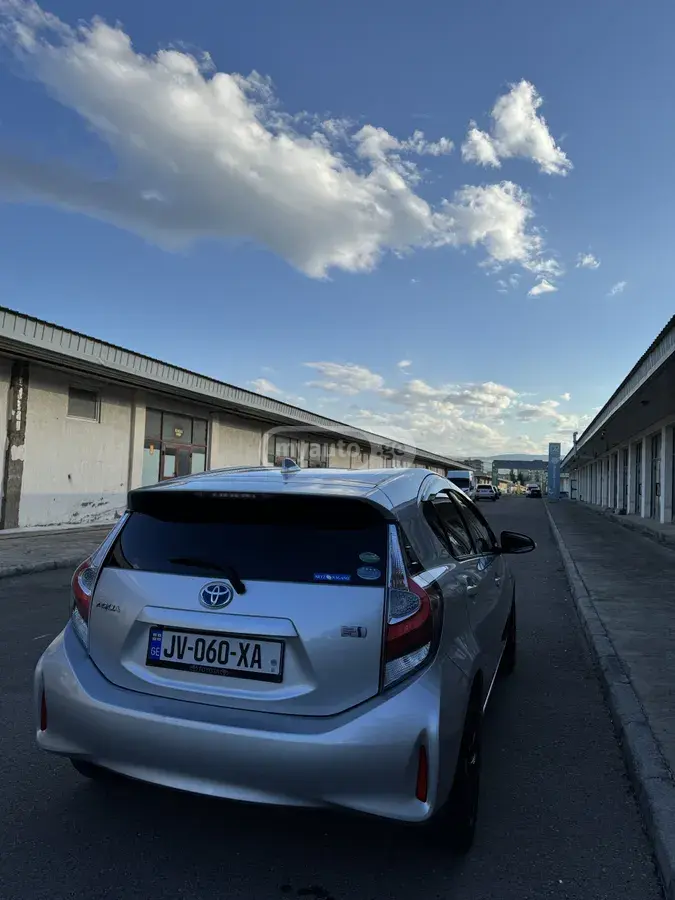 Toyota Aqua 2017 — photo 2