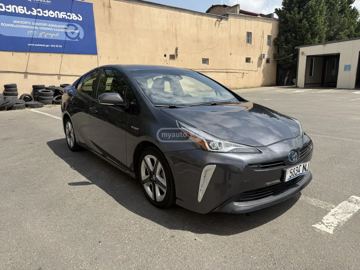 Toyota Prius 2020 — photo 2