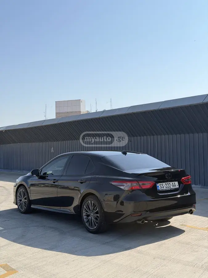 Toyota Camry 2020 — photo 2