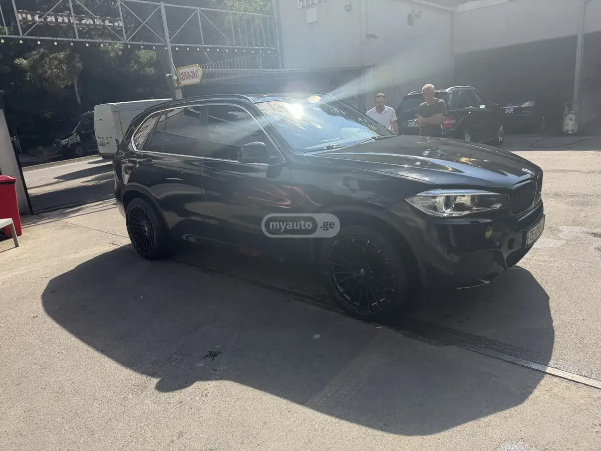 BMW X5 2016 — photo 2