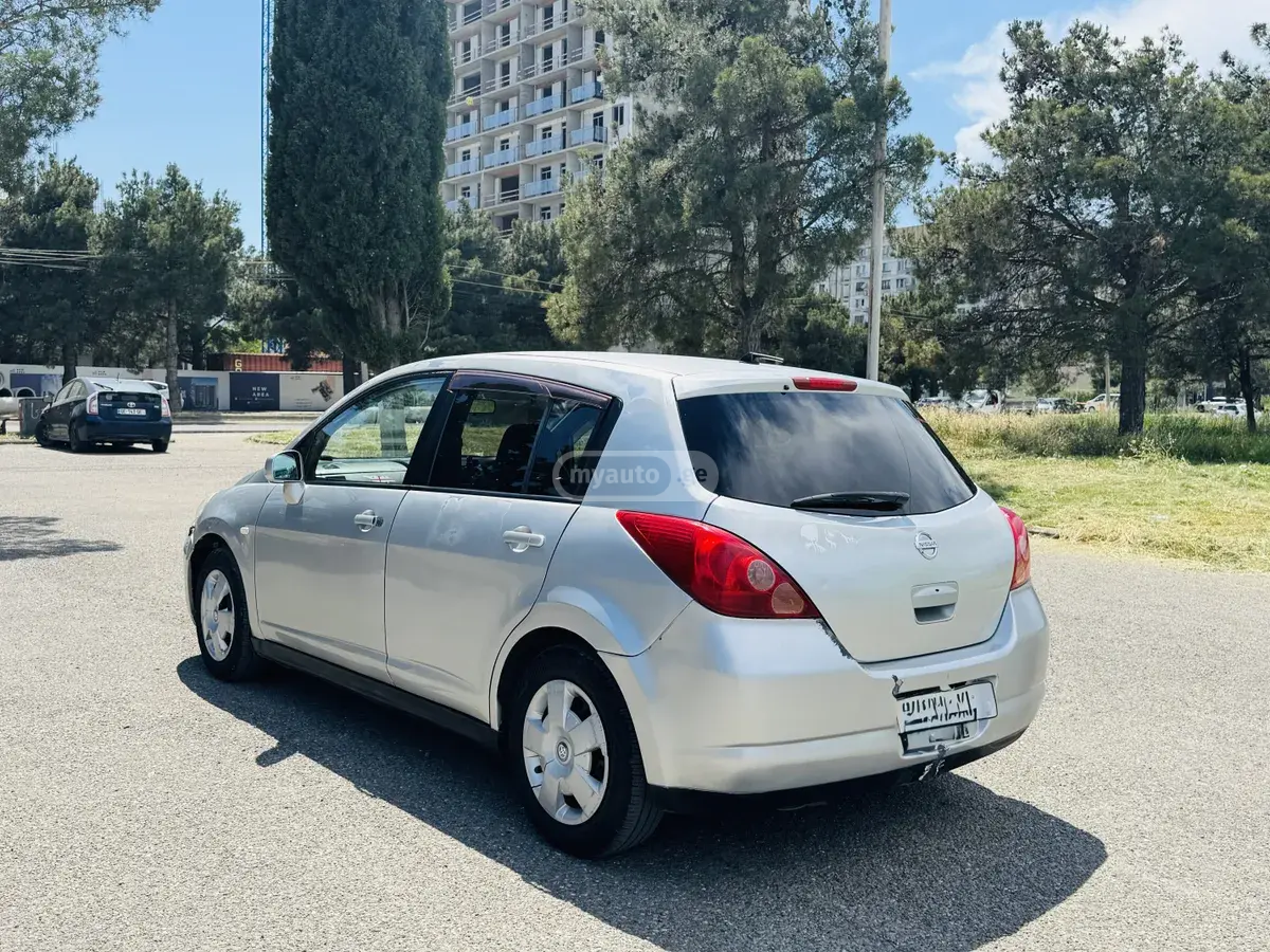 Nissan Tiida 2005 — photo 2