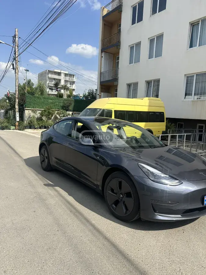 Tesla Model 3 2023 — photo 2